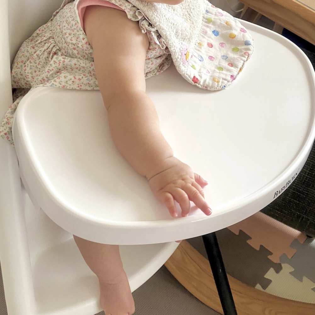 ベビービョルン ハイチェア 白色 実際に赤ちゃんが座っている写真