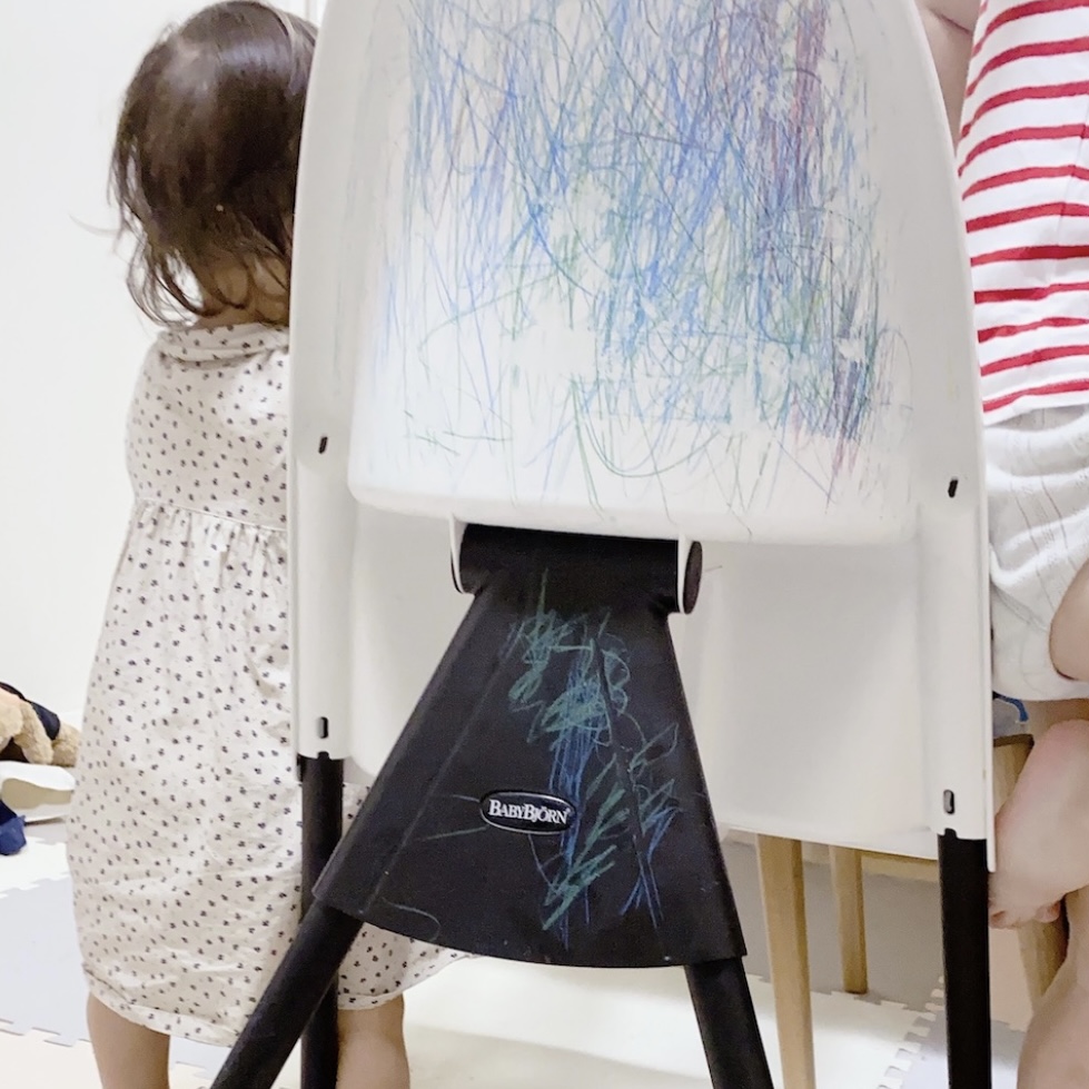 ベビービョルン ハイチェア 子どもに落書きされた様子の写真