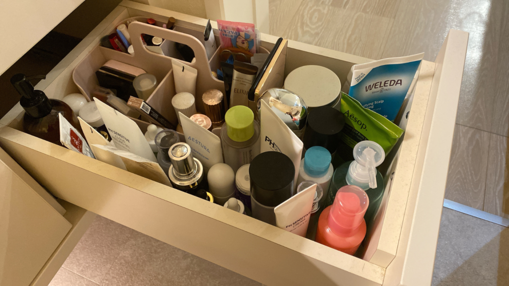 オリジナル洗面カウンター KSXⅡ　引き出し（実際の収納②）